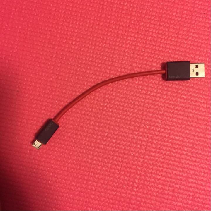 ワイヤレスイヤホンの充電器