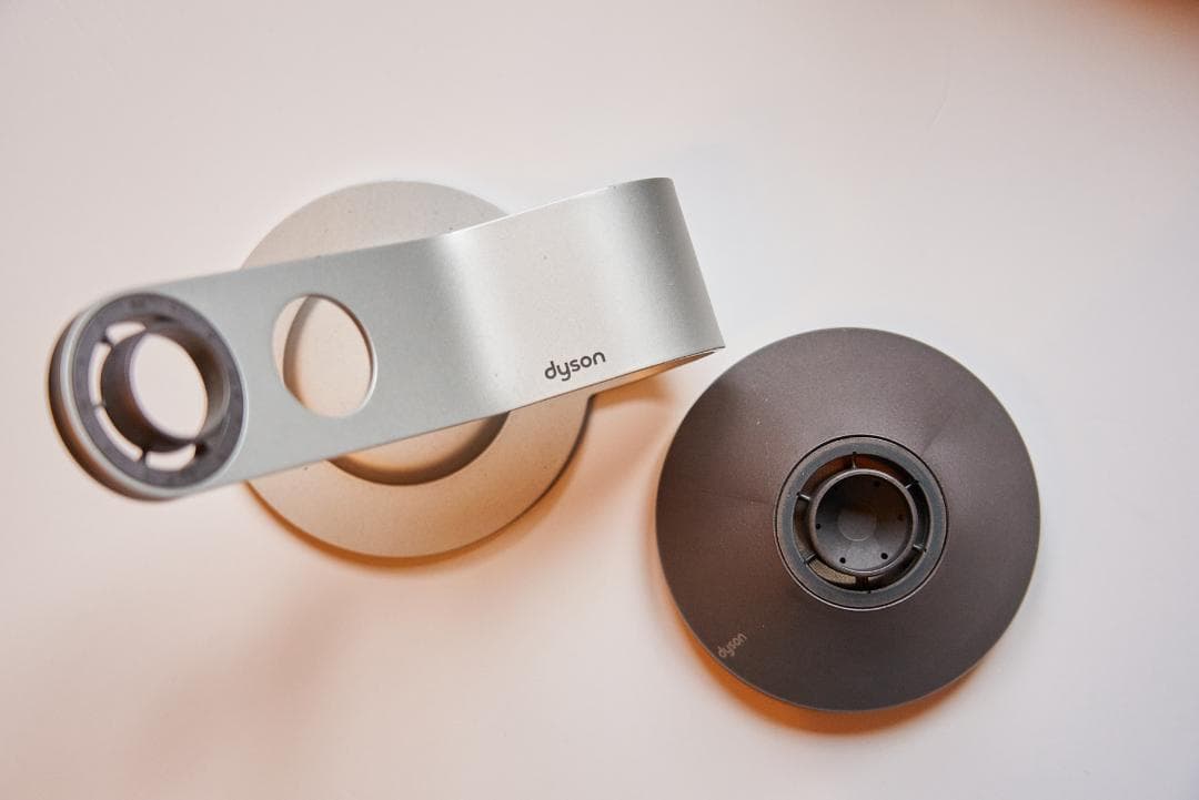 Dyson Supersonic Ionic ヘアドライヤー スタンド・付属品付