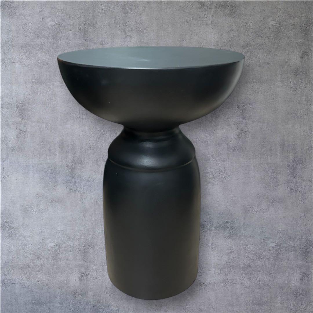 サイドテーブル　コンクリート製　ブラック①