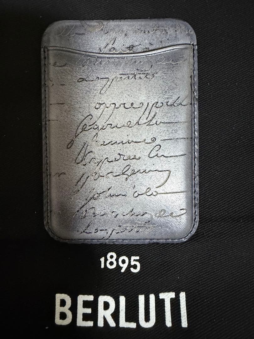 ベルルッティ　マグネット式カードホルダー