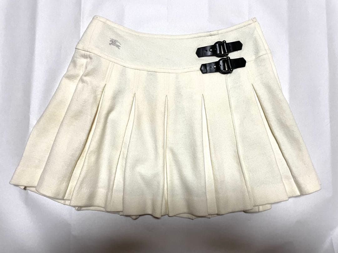 バーバリーブルーレーベル白無地プリーツスカート