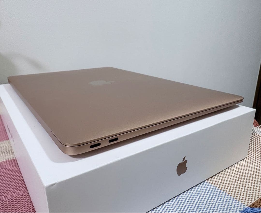 Apple MacBook Air (M1, 2020) ゴールド