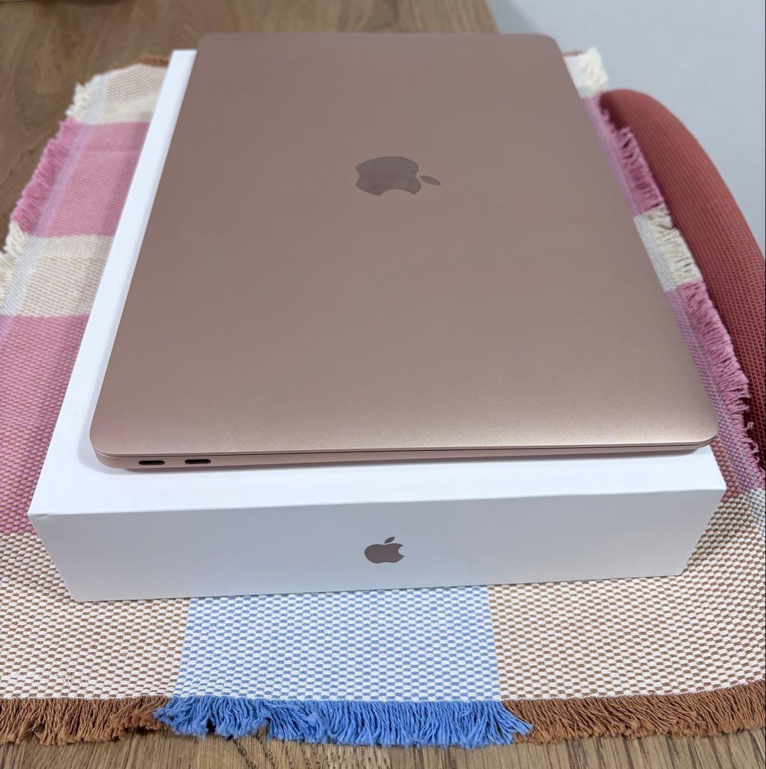 Apple MacBook Air (M1, 2020) ゴールド