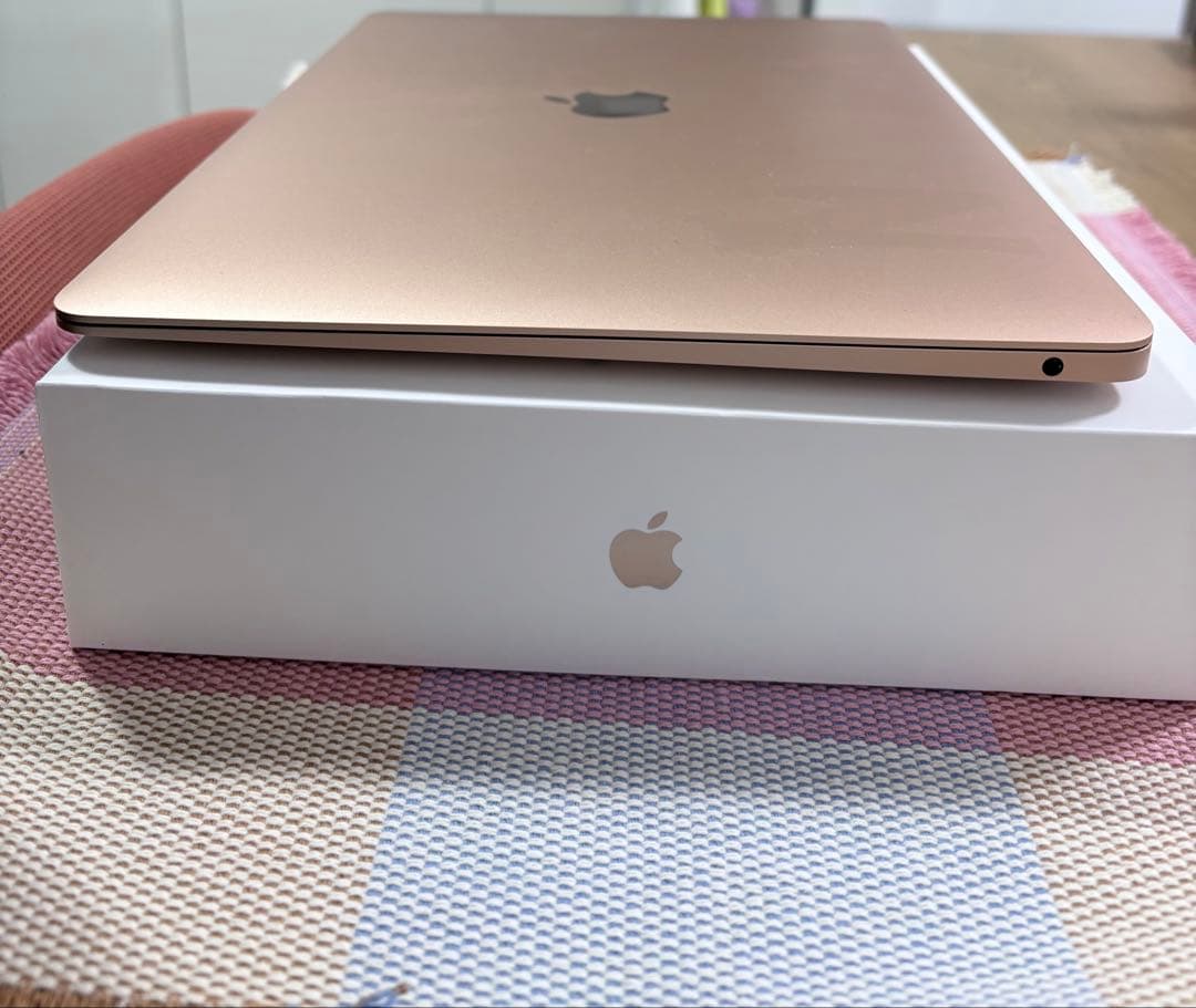 Apple MacBook Air (M1, 2020) ゴールド