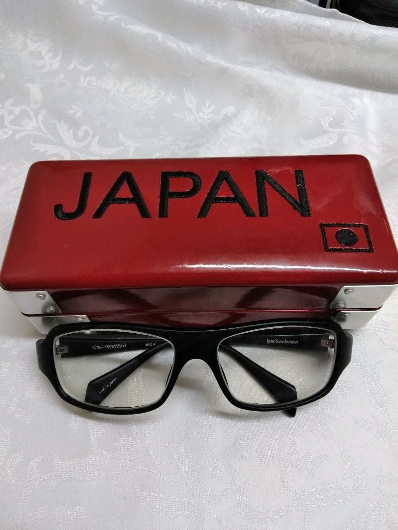 Less than human メガネ 黒　度入り