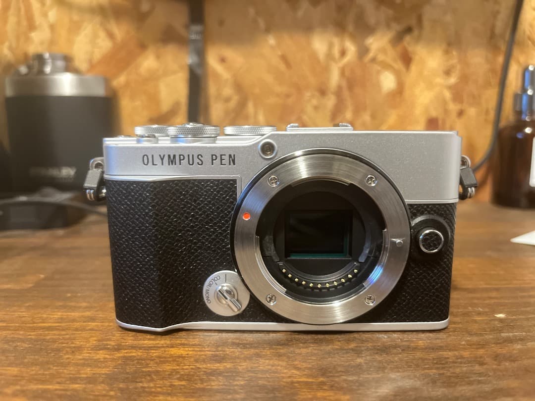 OLYMPUS デジタルミラーレス一眼　PEN E-P7 シルバー