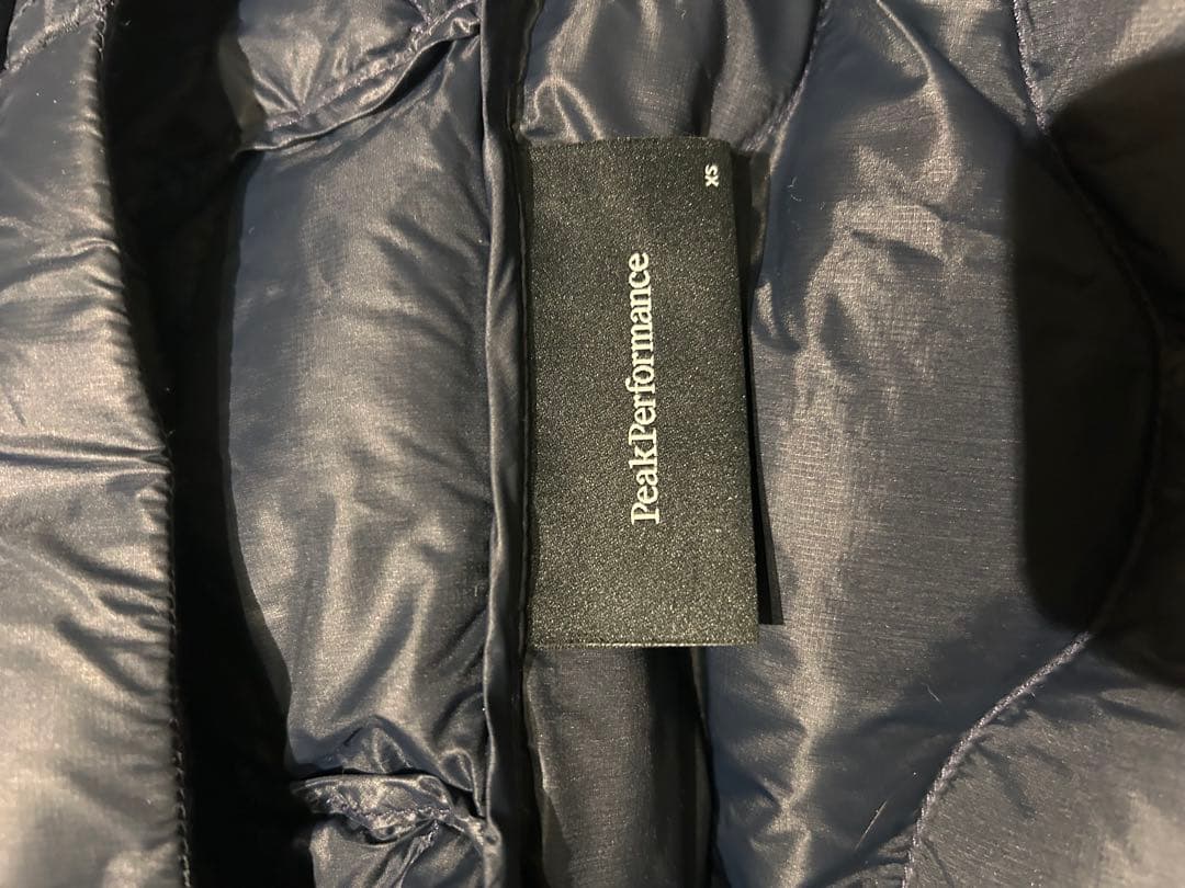 Peak Performance フード付きダウンジャケット xsネイビー