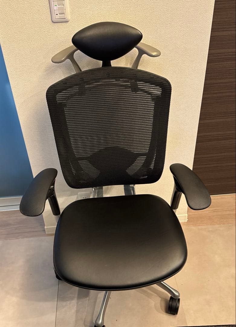 オカムラ　コンテッサ チェア　ハンガー、ヘッドレスト付