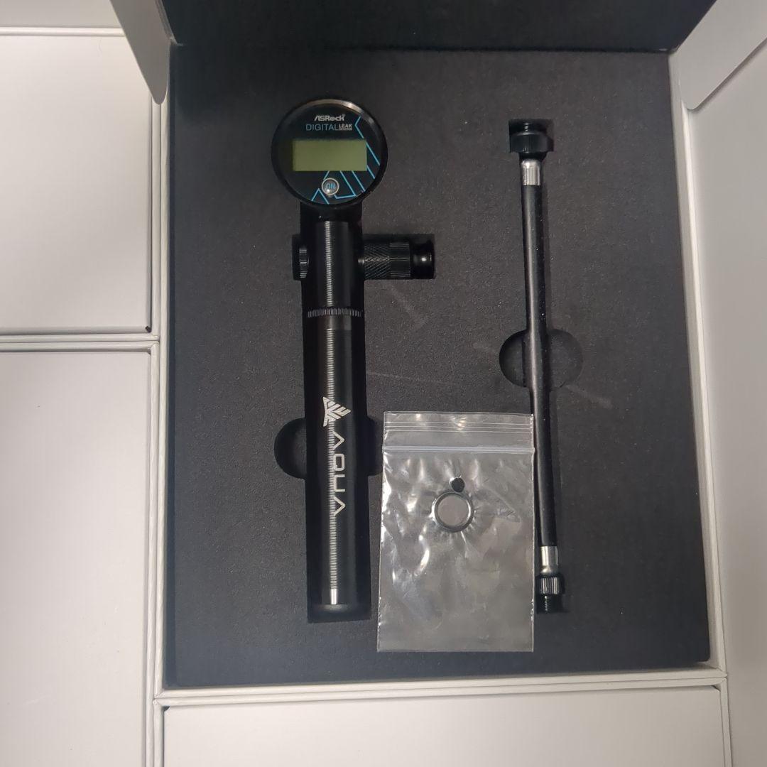 ASRock Z690 AQUA 未使用