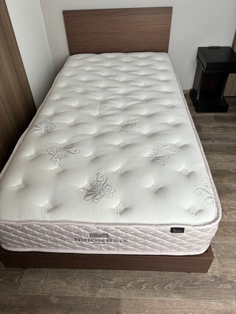 日本ベッド シルキーパフ 送料込/新品同様