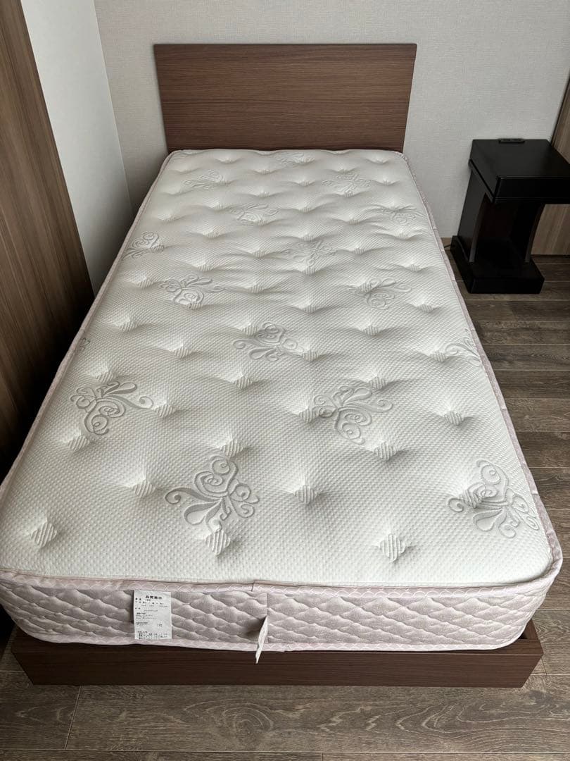 日本ベッド シルキーパフ 送料込/新品同様