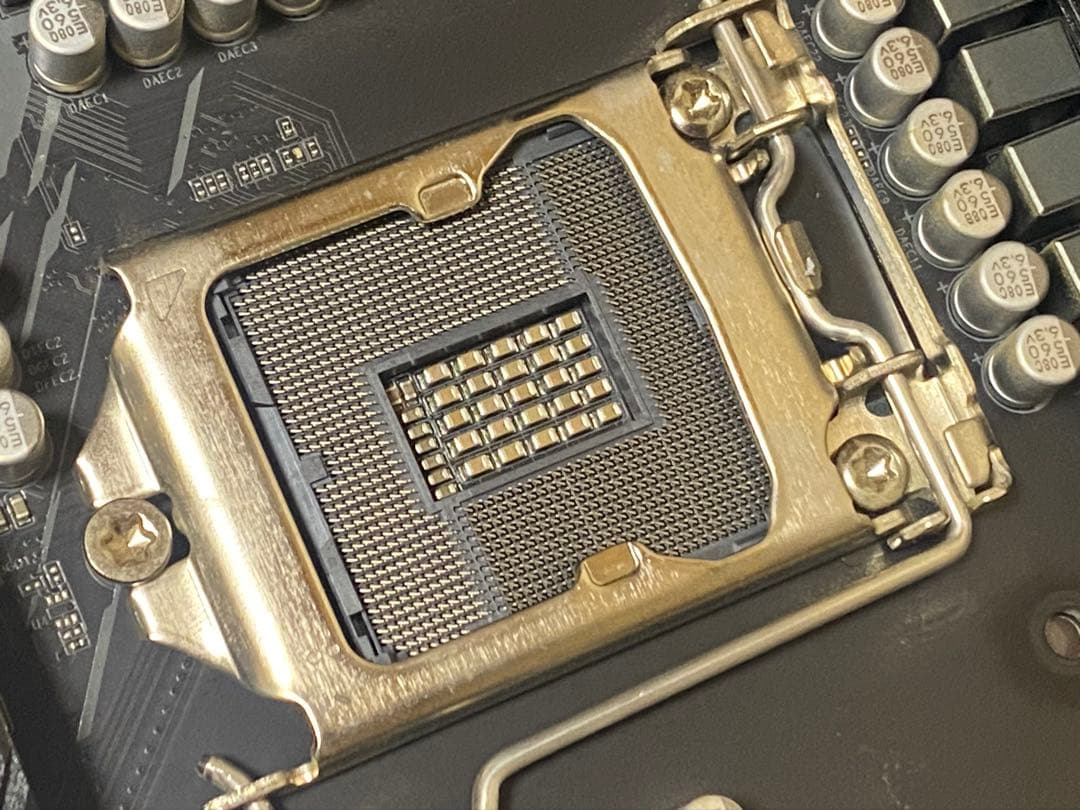 Gigabyte B560m Aorus Elite LGA1200 動作確認済