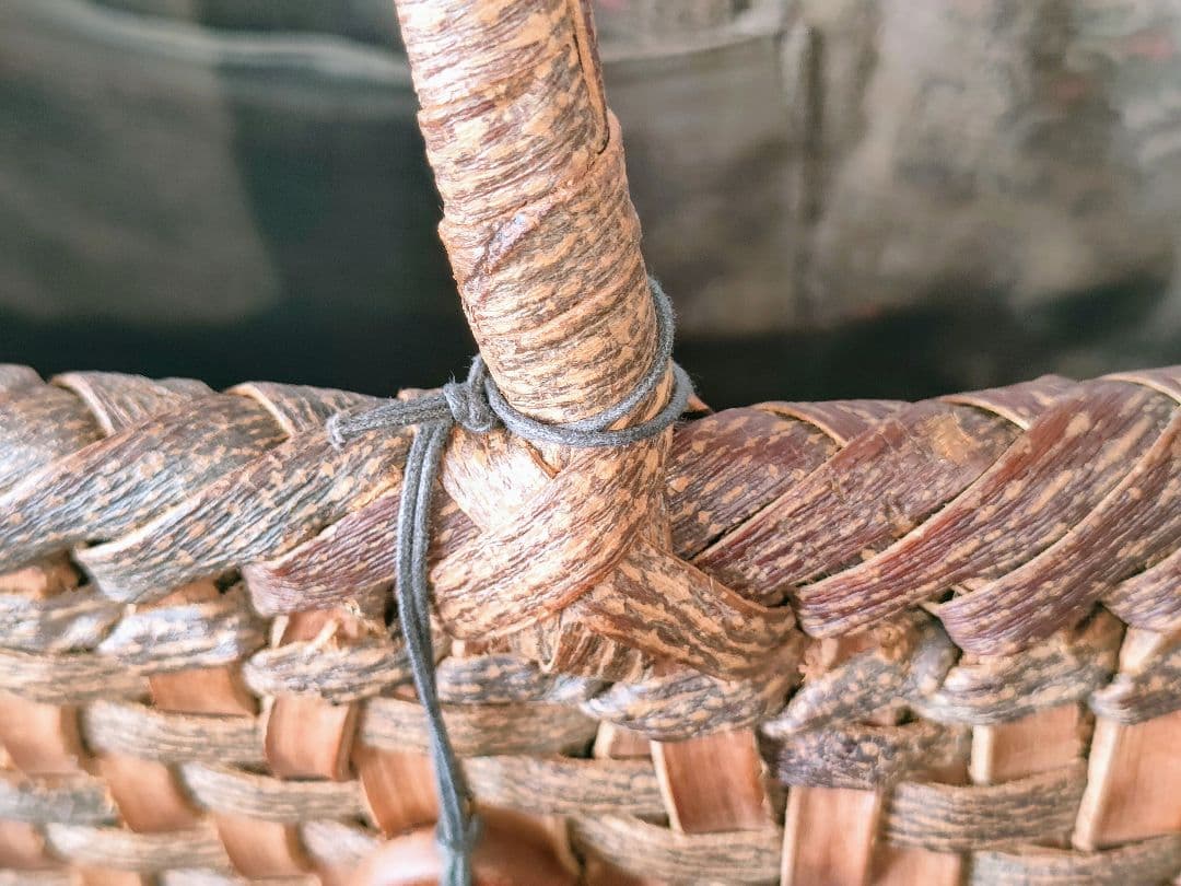 しの　希少天然素材 　沢胡桃かごバッグ　籠バック