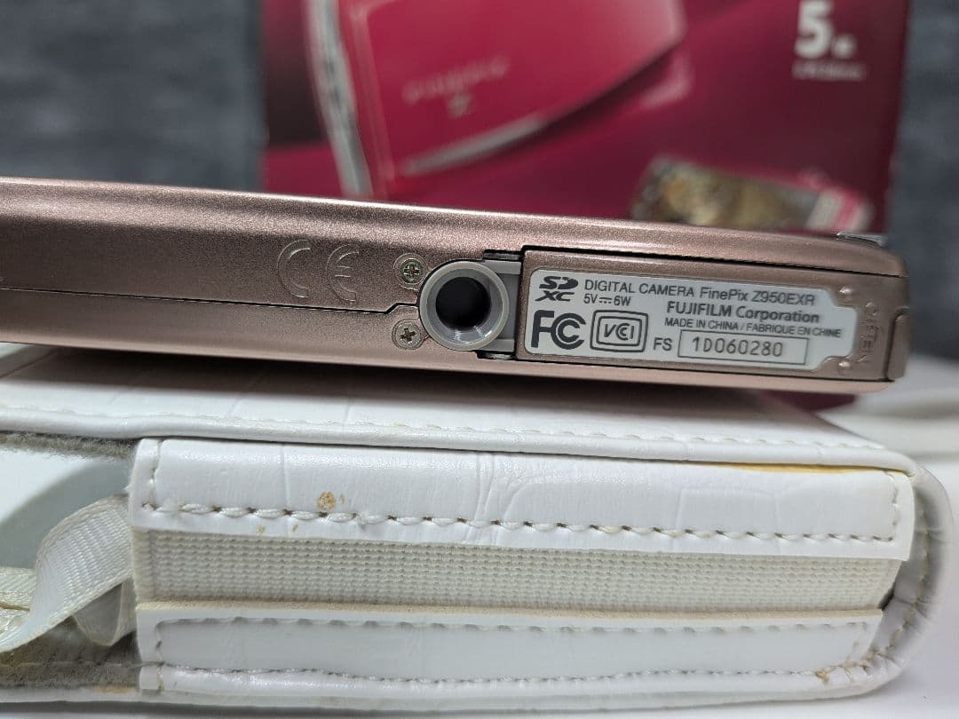 【極美品】FUJIFILM FINEPIX Z950EXR ピンクゴールド