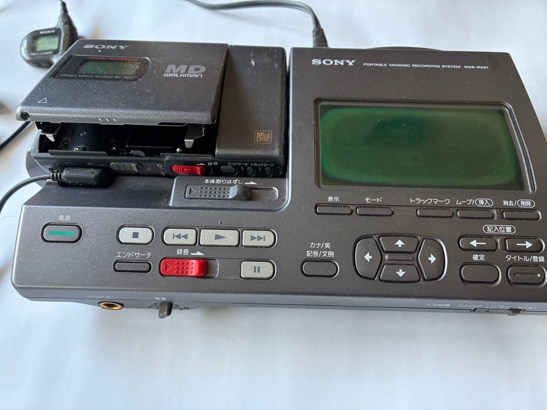 【SONY】MD WALKMAN〈MZ-R4ST〉+空ディスク【動作検証済⭐︎】