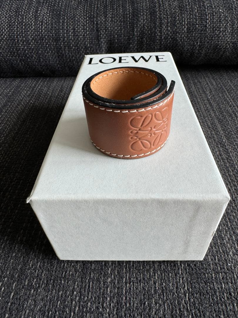 【新品・未使用】ロエベ スラップ ブレスレット レザー バングル