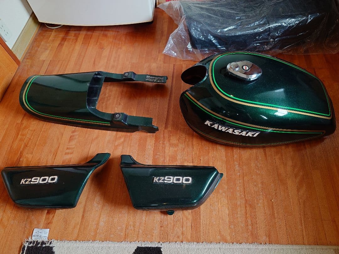 Kawasaki KZ900 純正外装セット　アヌビス