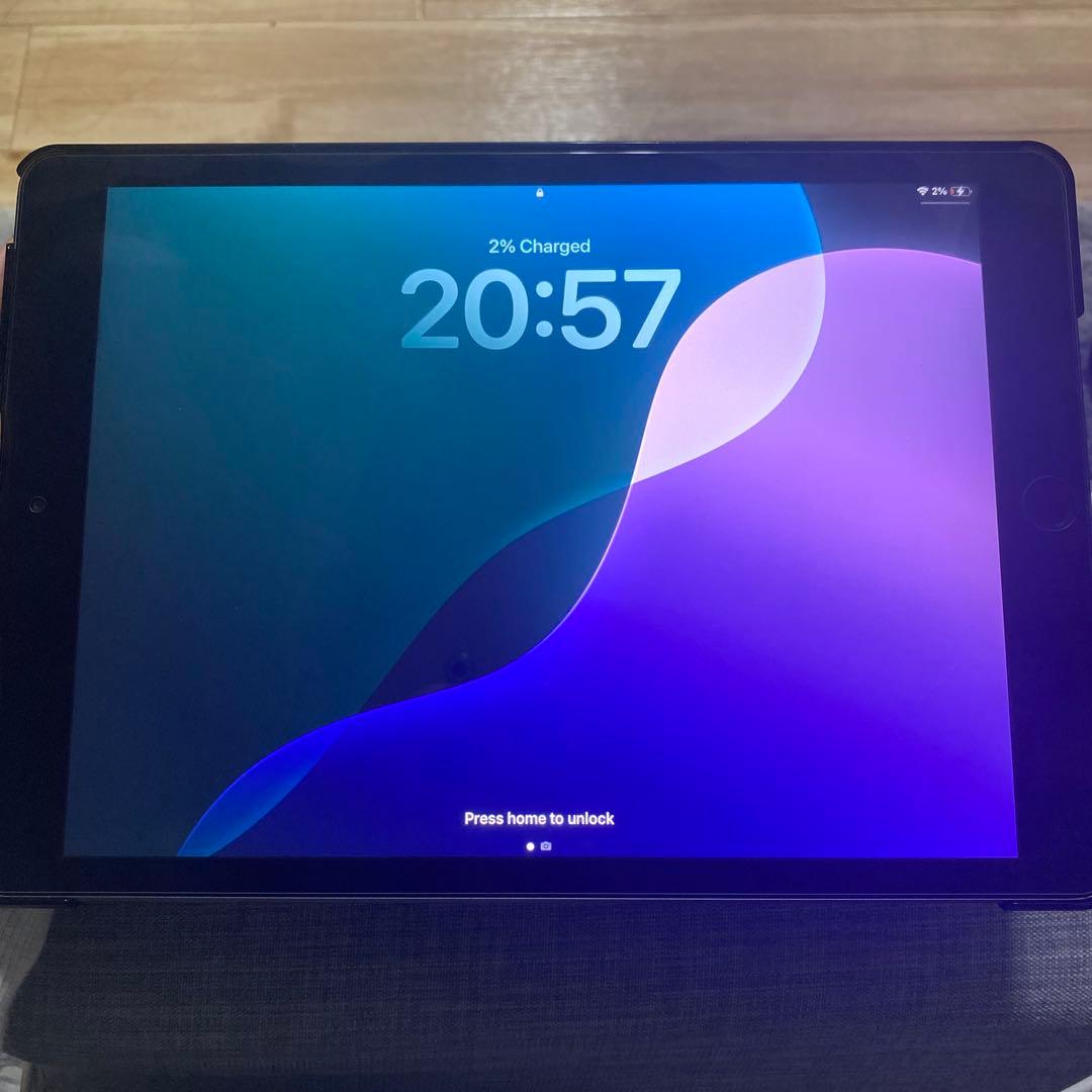 Apple iPad スペースグレー スマートカバー付き