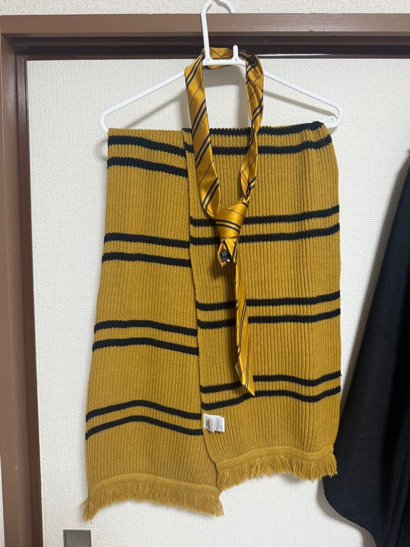 USJ公式 ハッフルパフ ローブ(Mサイズ)＋ネクタイ＋マフラー 3点セット