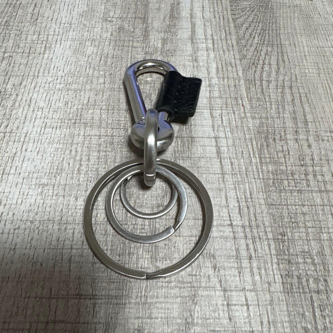 エンダースキーマ／カラビナキーリング1ブラックレザー