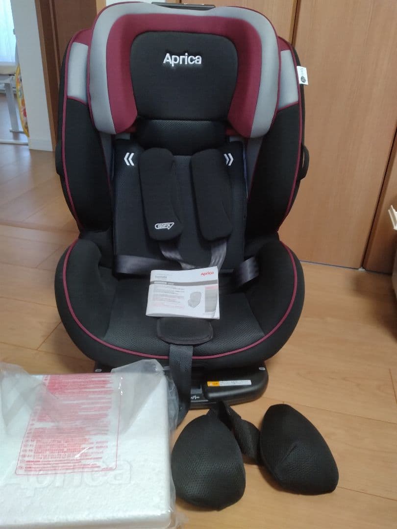 ハッピースマイル　Aprica 車用チャイルドシート