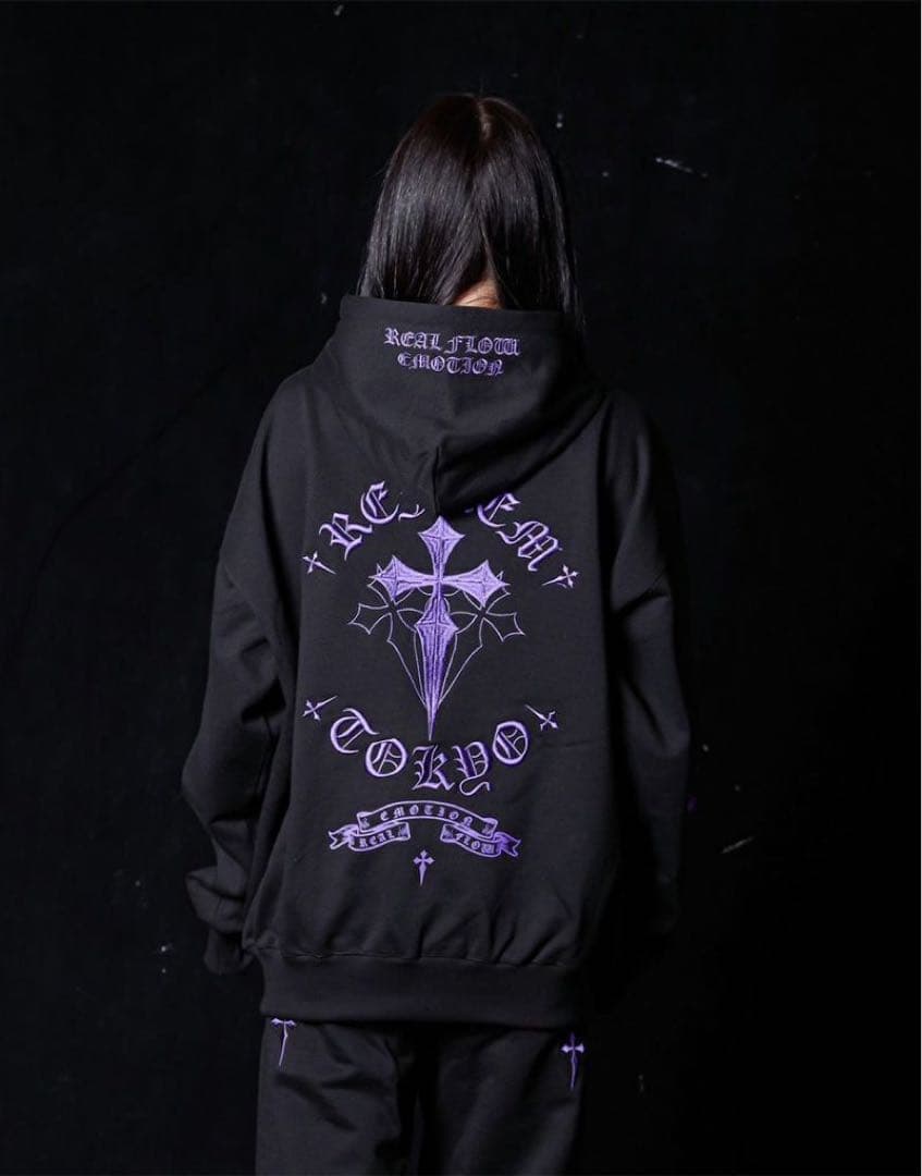 REFLEM【レフレム】クロス刺繍ジップアップパーカー 新品未使用タグ付き