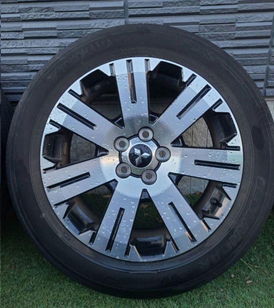 デリカ　D5　純正タイヤホイールセット　4本　ナット付き