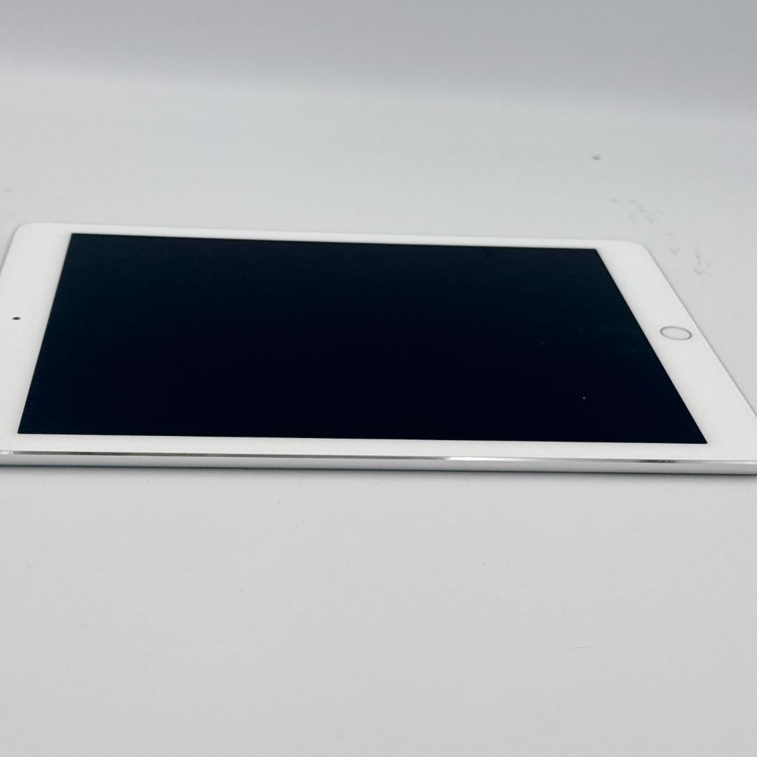 【未使用級】iPad Air 2 16GB Wi-Fiモデル MGLW2J/A