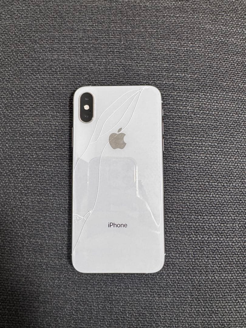 Luffy　iPhone XS 256GB 初期化済み 背面ヒビあり