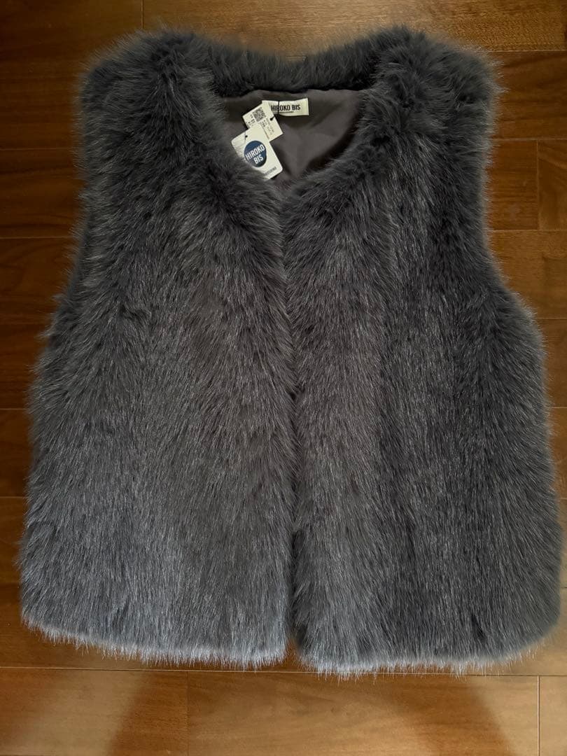 新品未使用タグ付き　ヒロコビス　シャギーフェイクファージレ　ダークグレー