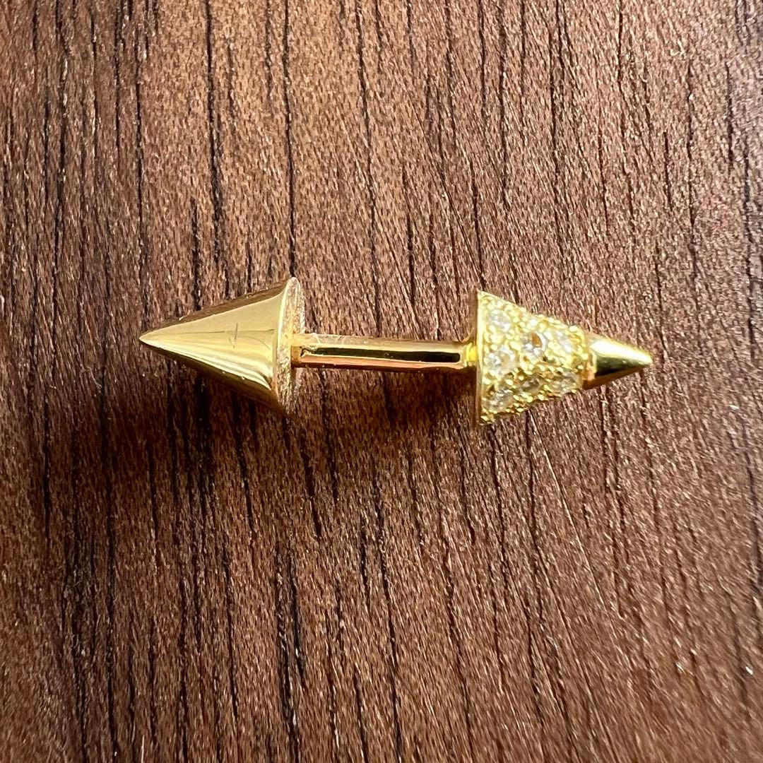 ◆ アーカー　リベット　ピアス　シングル　ダイヤパヴェ