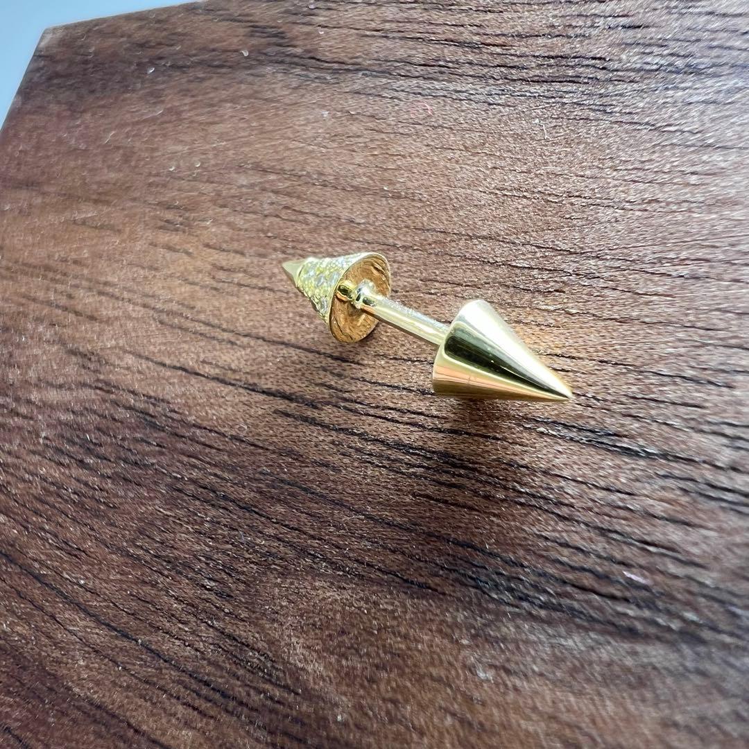 ◆ アーカー　リベット　ピアス　シングル　ダイヤパヴェ