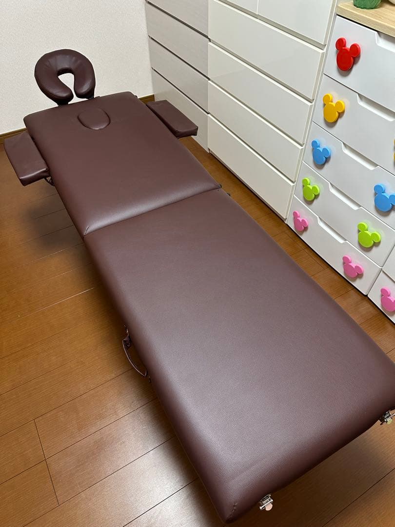 エステ　折りたたみ式施術ベッド