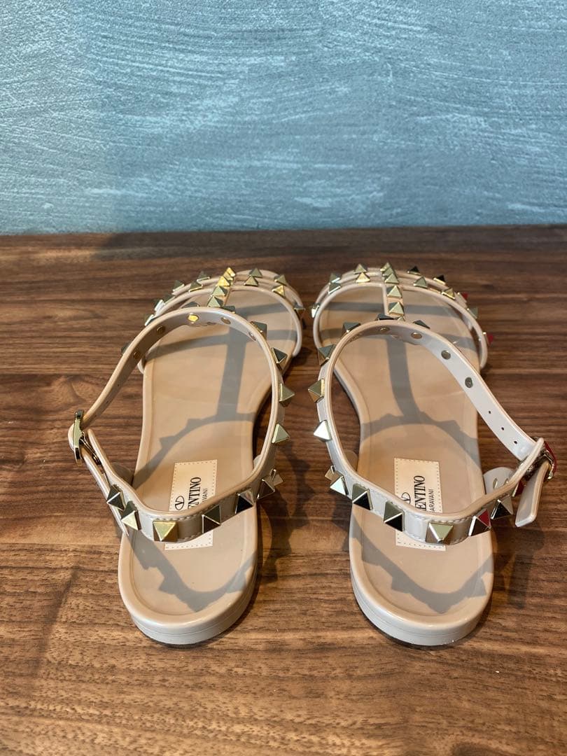 【美品】Valentino ロックスタッズ　ラバーサンダル