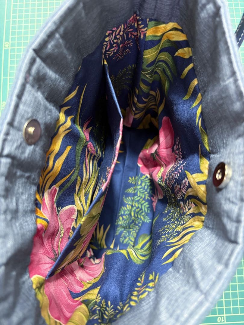 【ミーチャン】ハワイアンキルト　ショルダーバッグ　　バラ両面♡