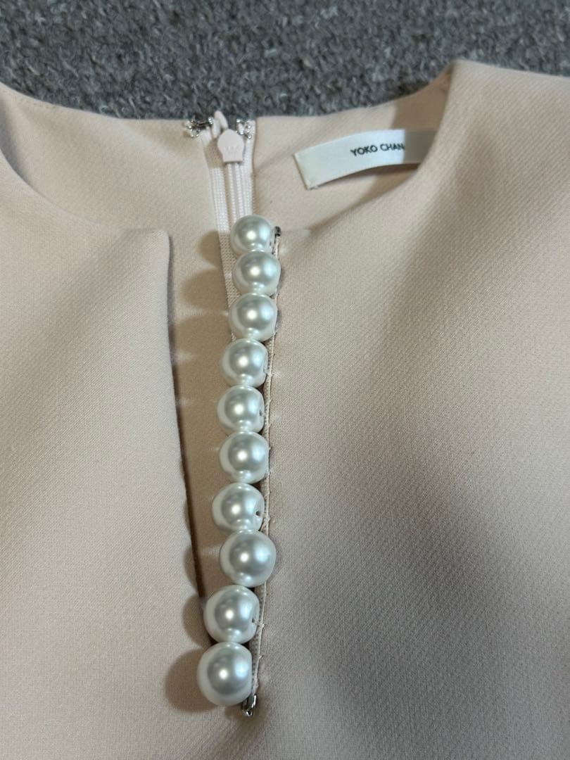 安くしました。ヨーコチャンピンクベージュ半袖パールブラウス