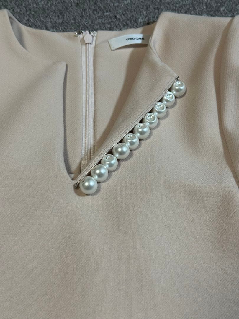 安くしました。ヨーコチャンピンクベージュ半袖パールブラウス