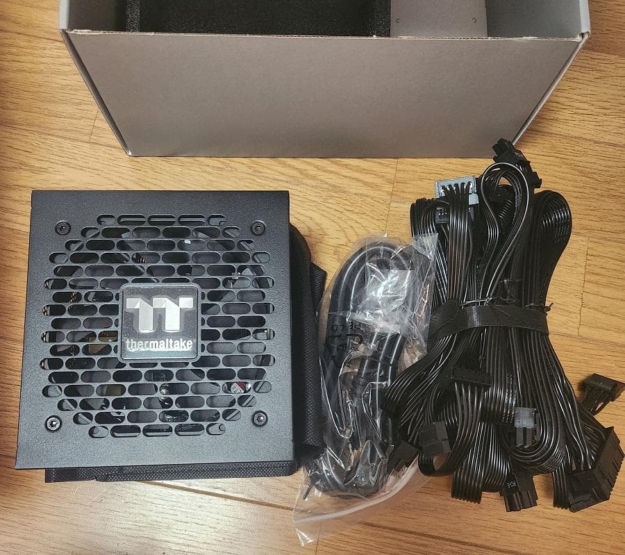 電源ユニット Thermaltake TOUGHPOWER GT 850W