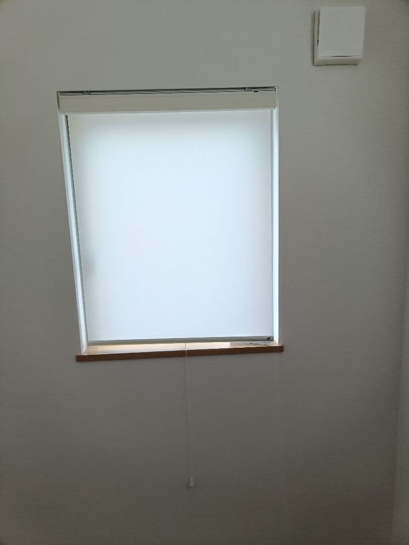 タチカワ　ロールスクリーン　カーテン　ニトリ　ダイソー