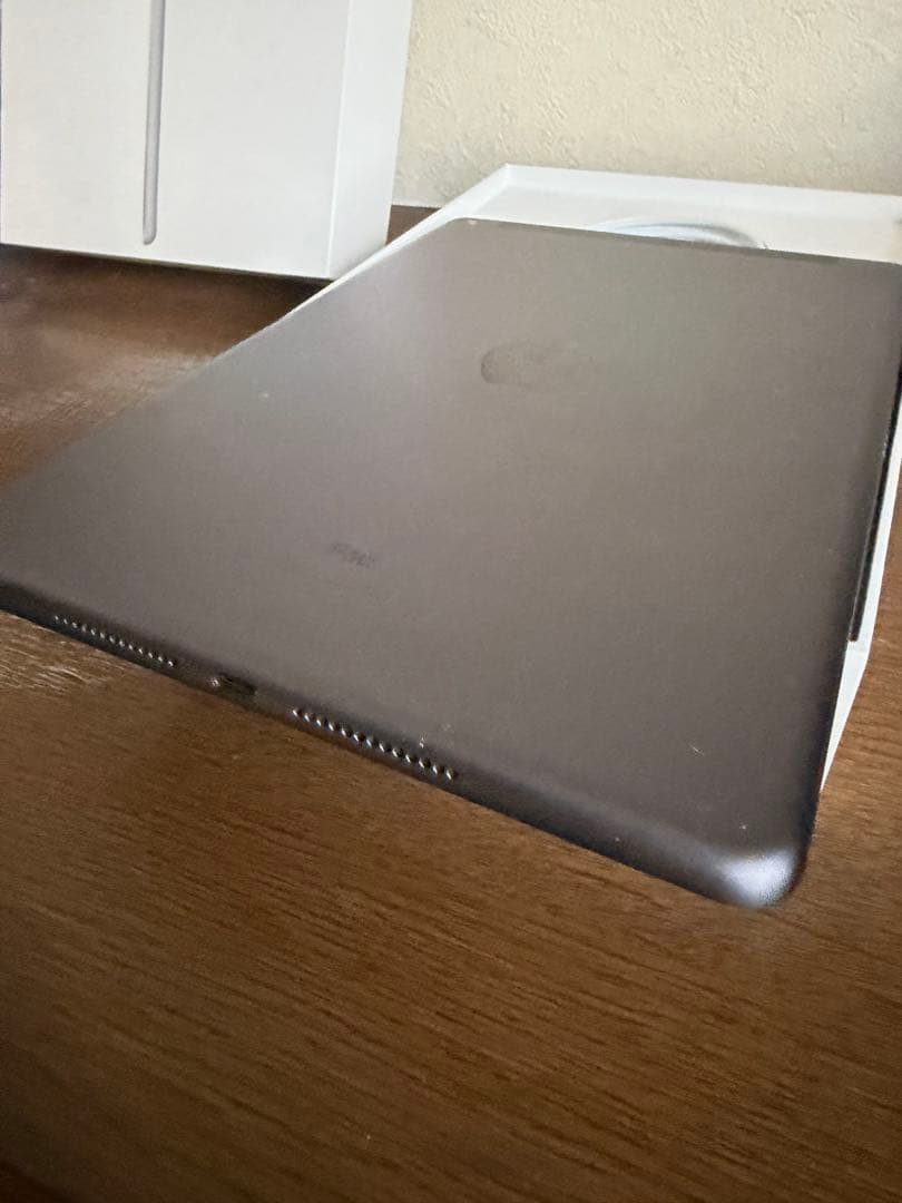Apple iPad 7世代 32GB セルラーモデル スペースグレー