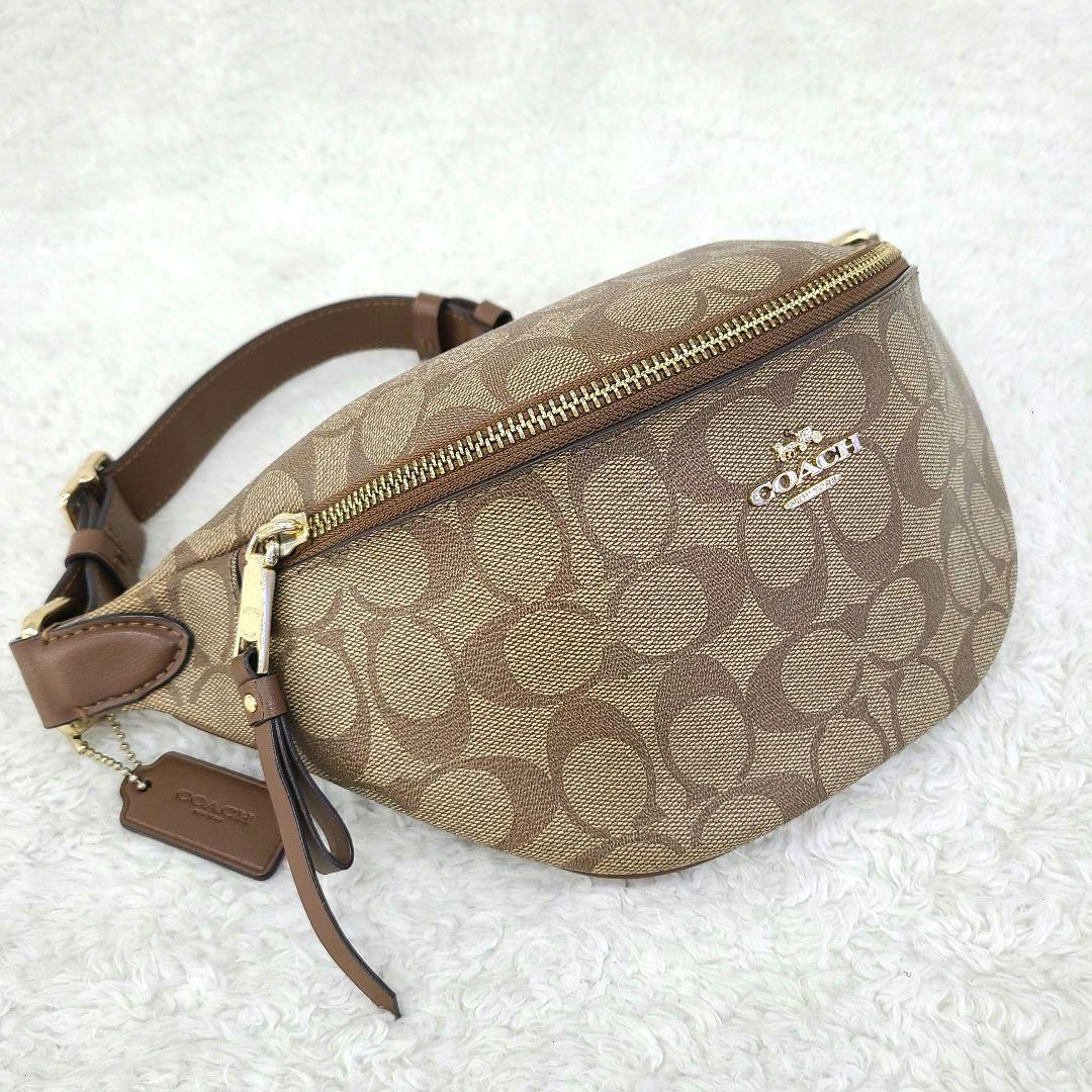【美品】　コーチ　 ボディバッグ　PVC　シグネチャー　 ベージュ