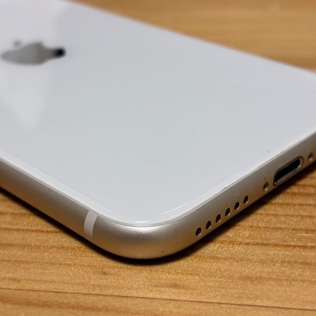 バッテリー新品　iPhoneSE第3世代64GB SIMフリー yy17700d