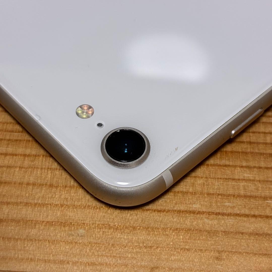 バッテリー新品　iPhoneSE第3世代64GB SIMフリー yy17700d