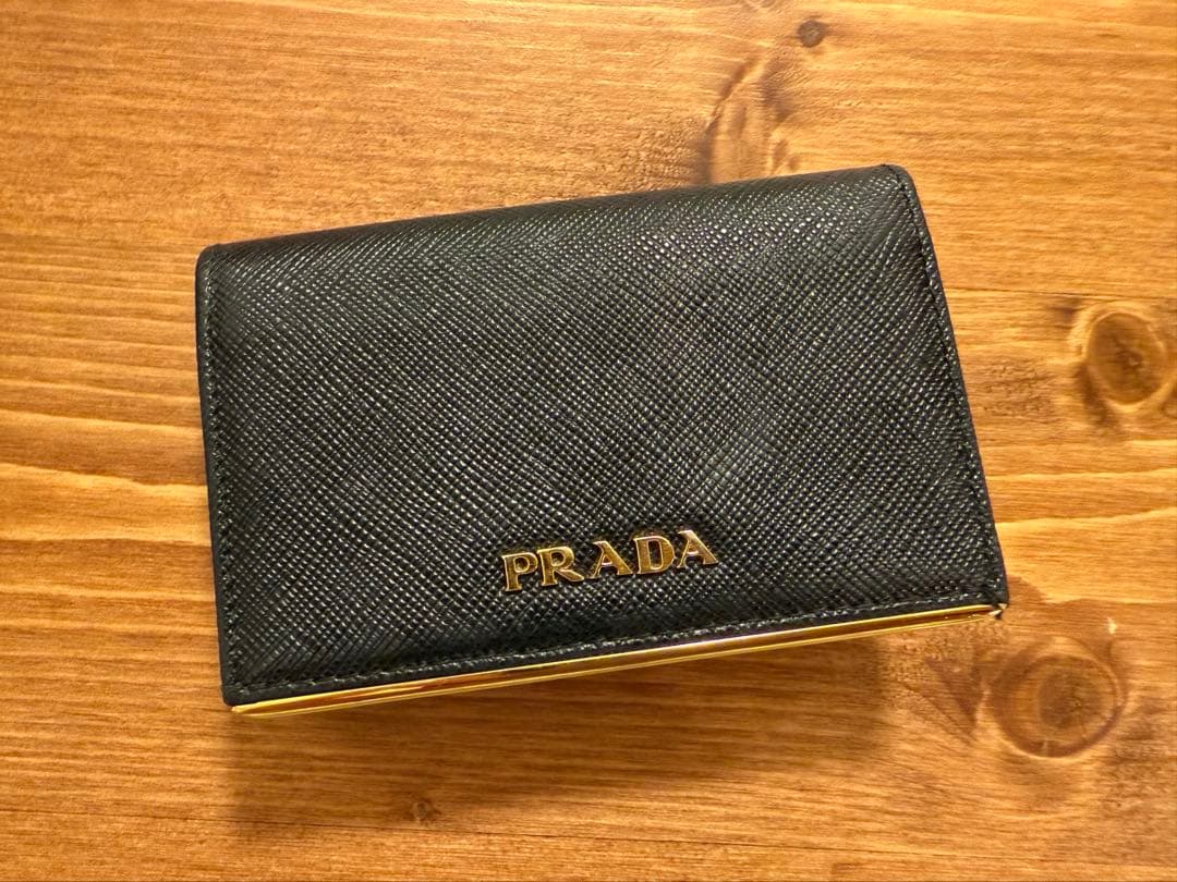 美品　PRADA プラダ　カードケース　名刺入れ　サフィアーノ　黒