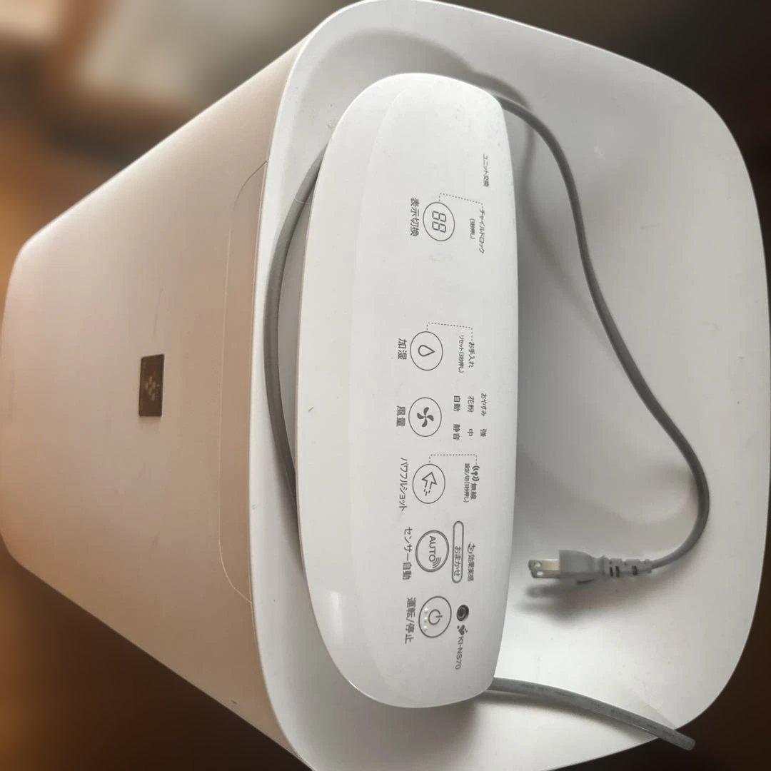 SHARP製のホワイト空気清浄機・加湿機能＆花粉対策・タッチ式コントロール搭載