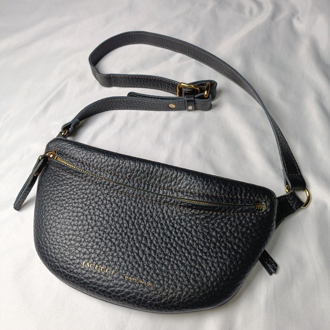 美品■IACUCCI オールレザー ショルダーバッグ　ブラック ウエストポーチ
