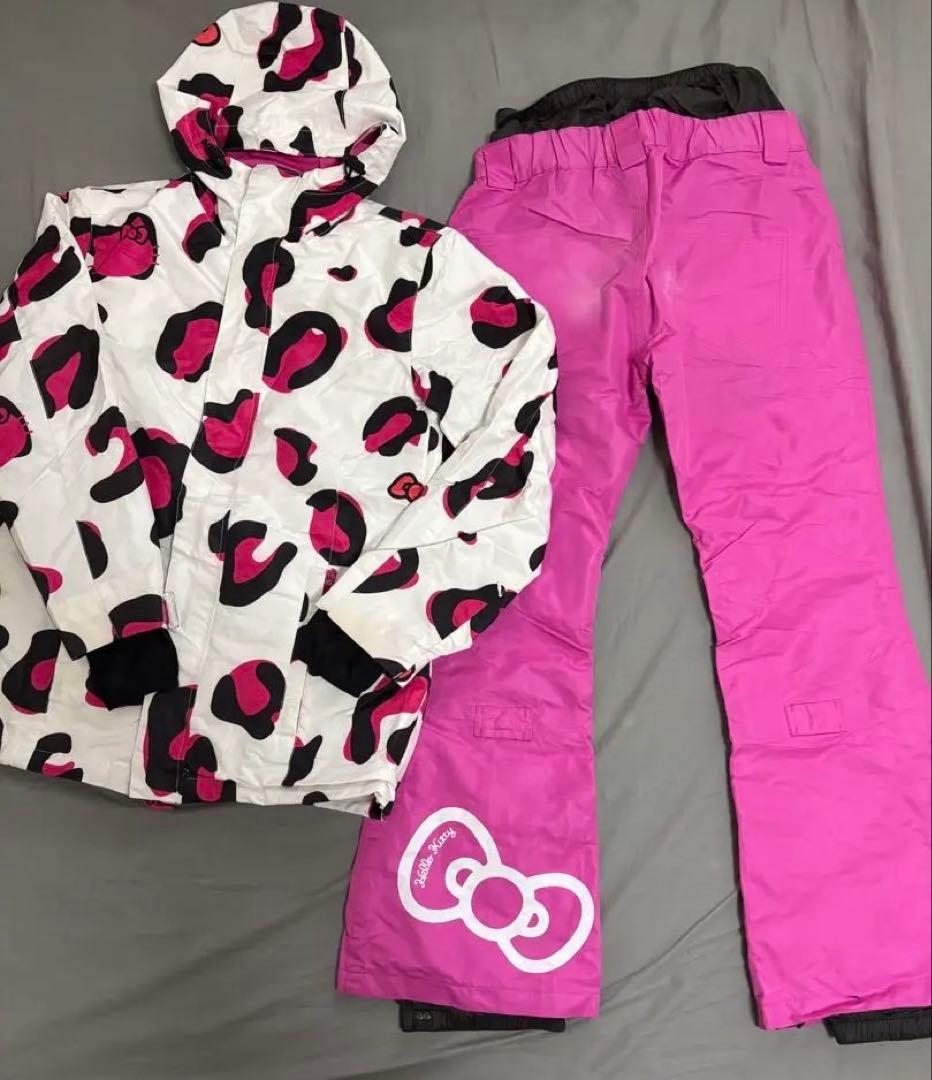 ハローキティ　スノボウェア９号上下セットおまけつき