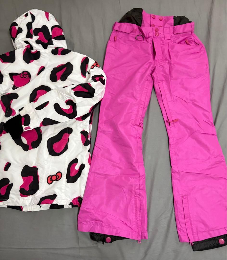 ハローキティ　スノボウェア９号上下セットおまけつき