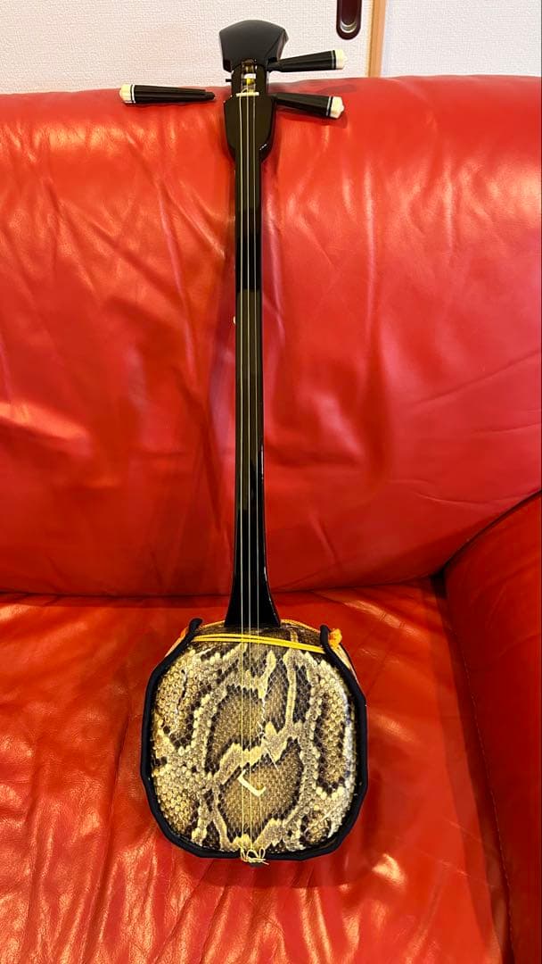 パールさん専用！【ジャンク】奄美 蛇皮三味線本体 3弦 角型おまけ付き