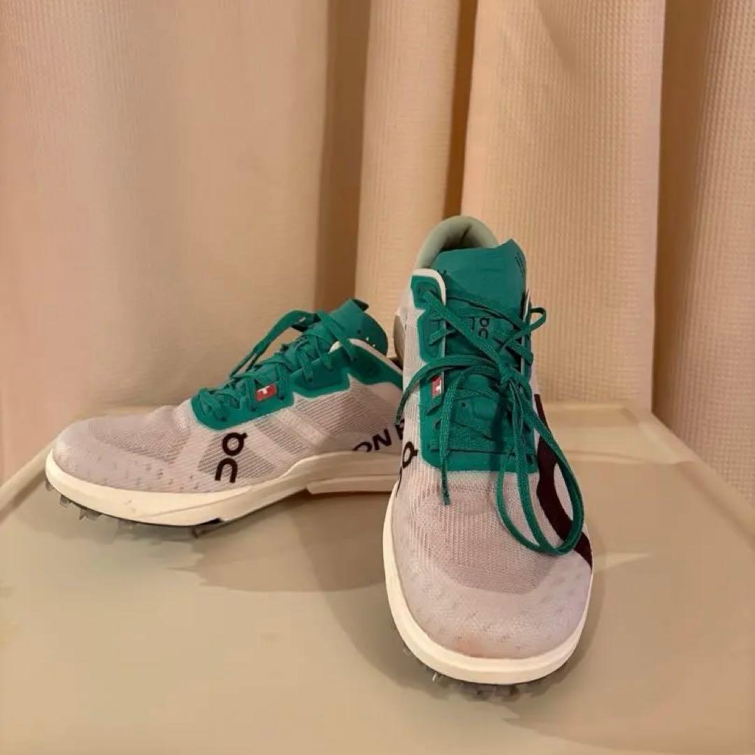 年末セール！　On クラウドスパイク　アンプリウス2 25.5